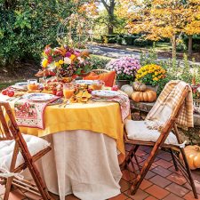 autumn table with folding chairs and mums