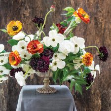 Floral table arrangement
